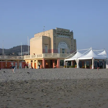 Ligurisches Rustico, Umgeben Von Olivenhainen Am Dorfrand Tatil Evi