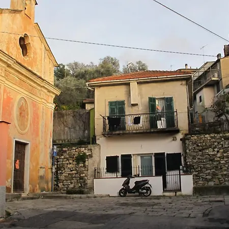 Ligurisches Rustico, Umgeben Von Olivenhainen Am Dorfrand Tatil Evi