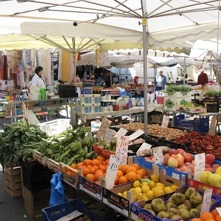Ligurisches Rustico, Umgeben Von Olivenhainen Am Dorfrand * אימפריה