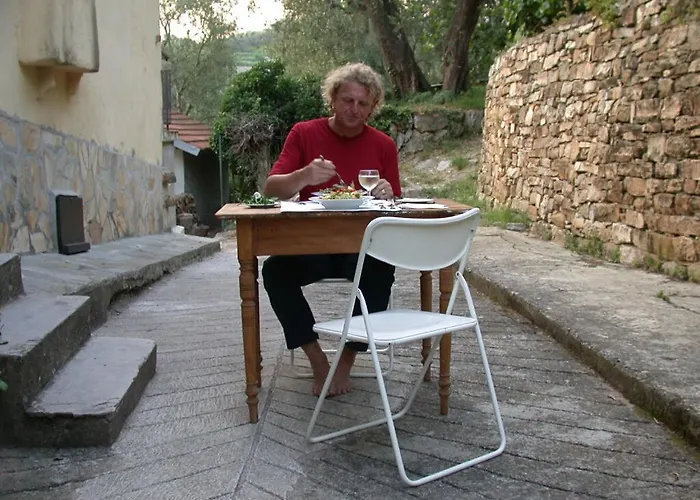 Ligurisches Rustico, Umgeben Von Olivenhainen Am Dorfrand * Imperia