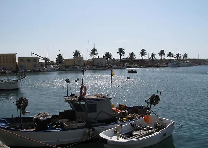 Ligurisches Rustico, Umgeben Von Olivenhainen Am Dorfrand * Imperia
