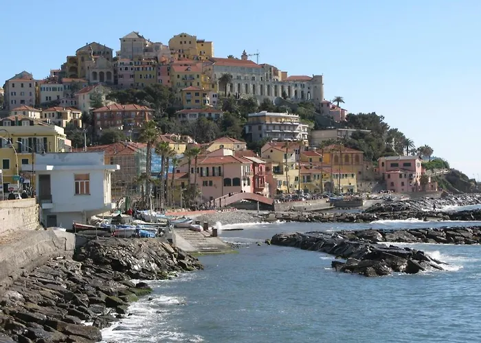 Ligurisches Rustico, Umgeben Von Olivenhainen Am Dorfrand *