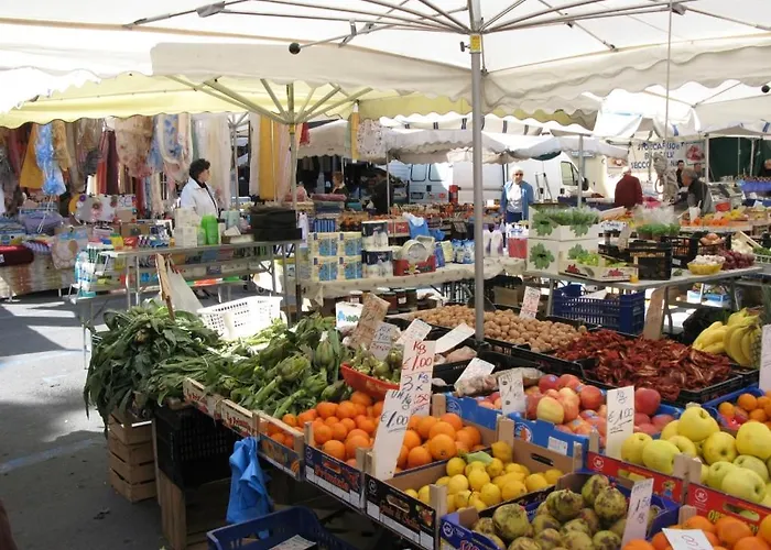 Ligurisches Rustico, Umgeben Von Olivenhainen Am Dorfrand * Imperia