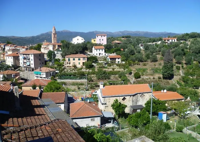 Ligurisches Rustico, Umgeben Von Olivenhainen Am Dorfrand Prázdninový dům